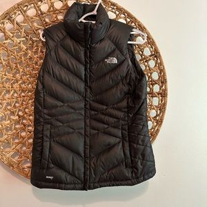 woman’s northface puffer vest